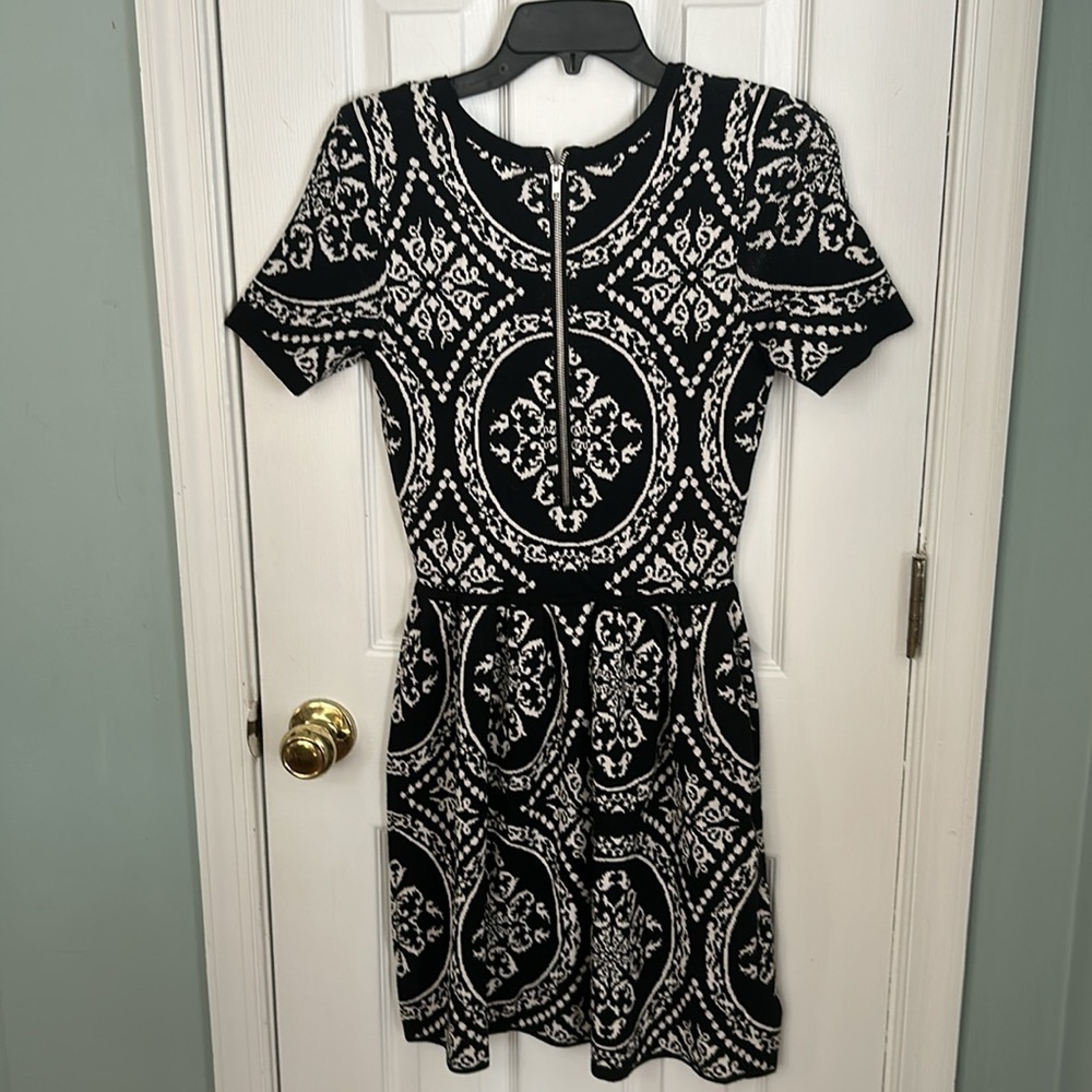 Romeo + Juliet Couture Women's Short Sleeve Intarsia Knit Dress Size Medium - Picture 4 of 4